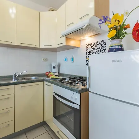 1 Bedroom Beautiful In Apartment Pula