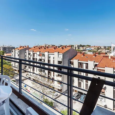 Apartment 1 Bedroom Beautiful In Pula