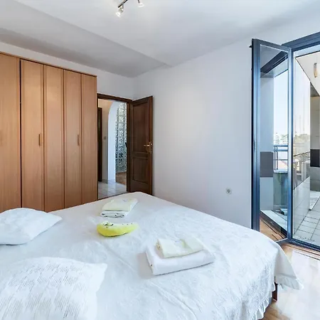 1 Bedroom Beautiful In * Pula